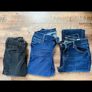 Old Navy Jeans size 2 Standard. Black/blue.  rockstar. Curvy profile. Mid-rise